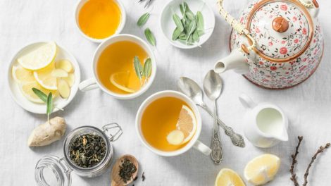 نعنا یکی از اولین گزینه ها برای دمنوش تابستانی است .دمنوش نعناع ویژگی های آرامبخشی، خنک کننده و نشاط آور هم دارد. این گیاه می تواند از طریق تحریک تعریق بدن، باعث خنک شدن شود.
